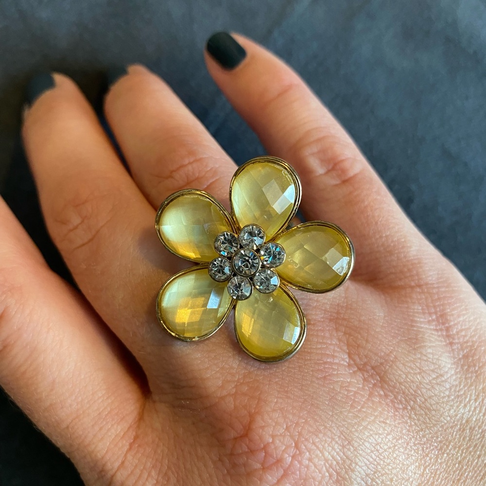 Flower ring - Picture 2 of 3